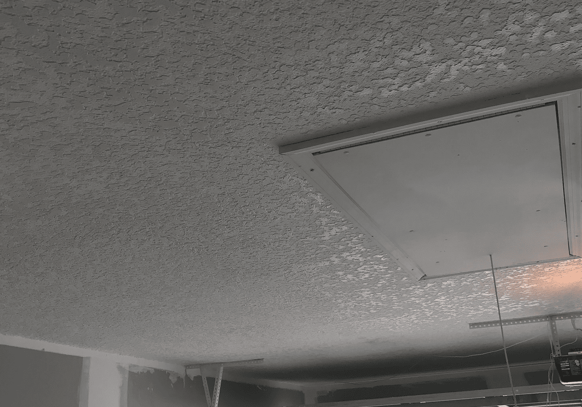 Textured ceiling with lighting fixture